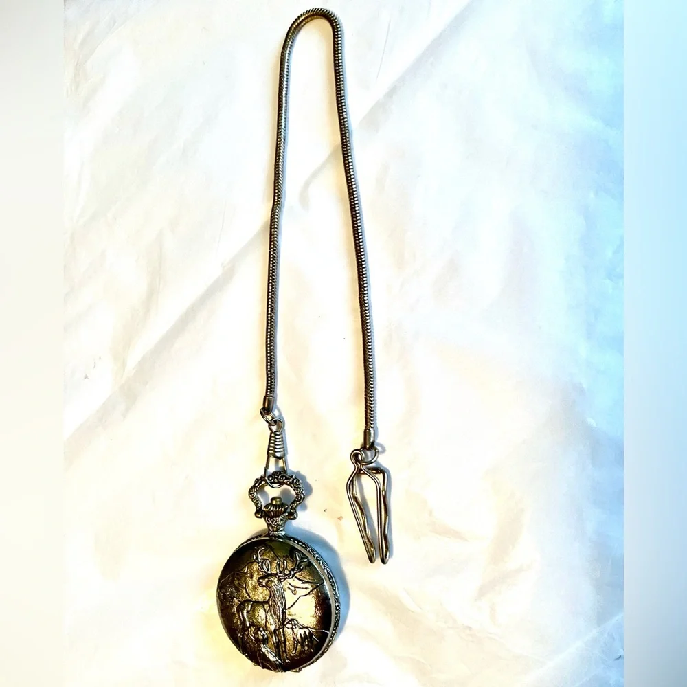VTG Elk Deer Dogs Cabin Pocket Quartz Movt Watch Floral Plants Leaves Leaf